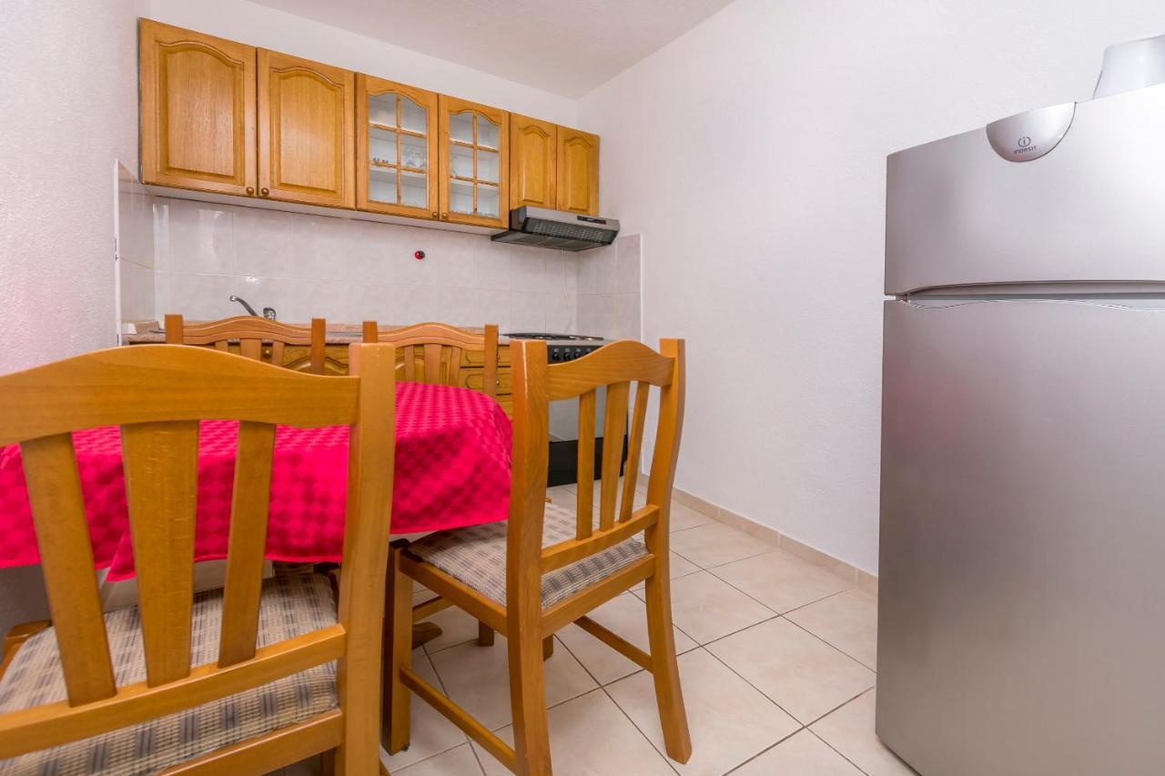 Apartments Ivat 로고즈니차 외부 사진