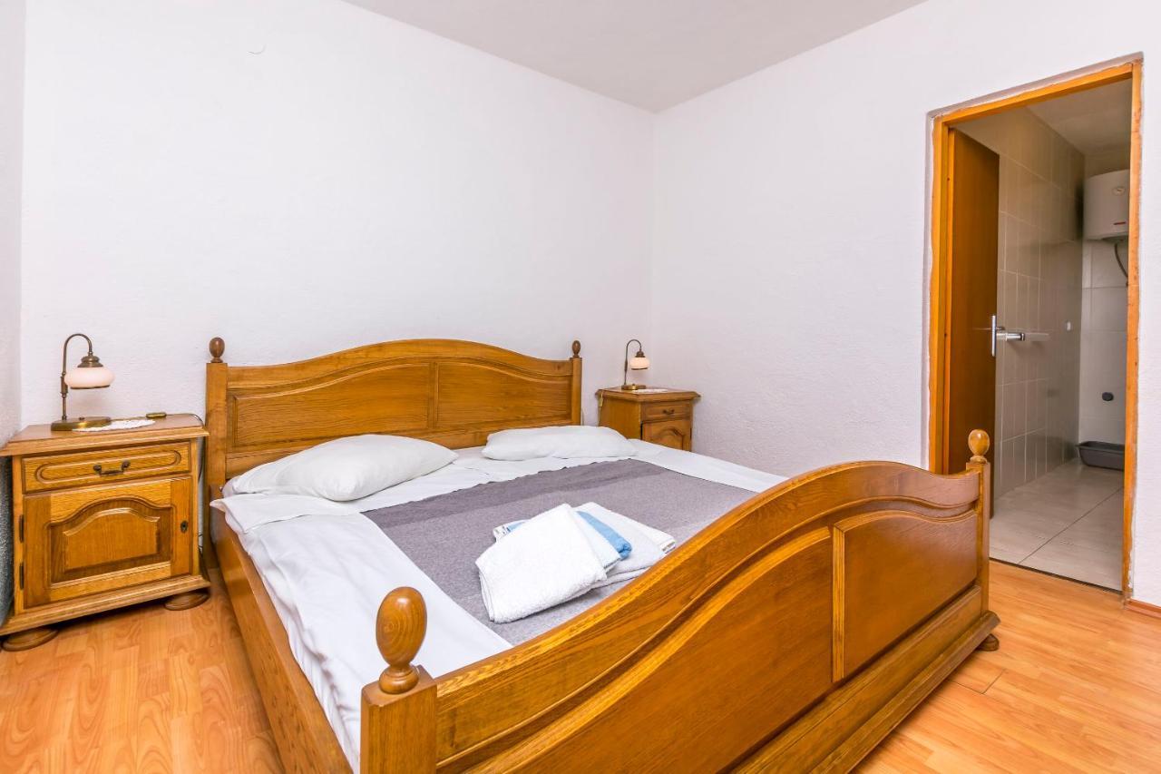 Apartments Ivat 로고즈니차 외부 사진