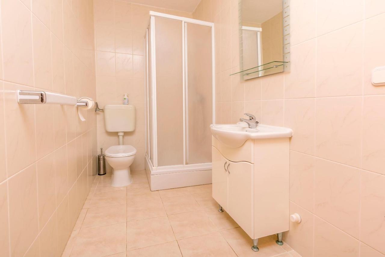 Apartments Ivat 로고즈니차 외부 사진