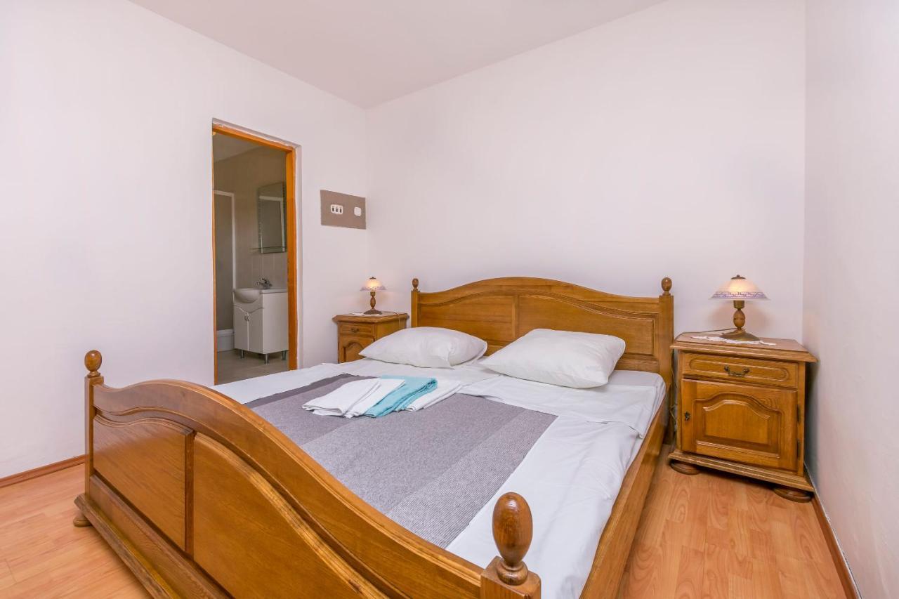 Apartments Ivat 로고즈니차 외부 사진